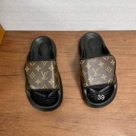 Picture of Louis Vuitton Slippers _SKULVsz39-45FF0903252